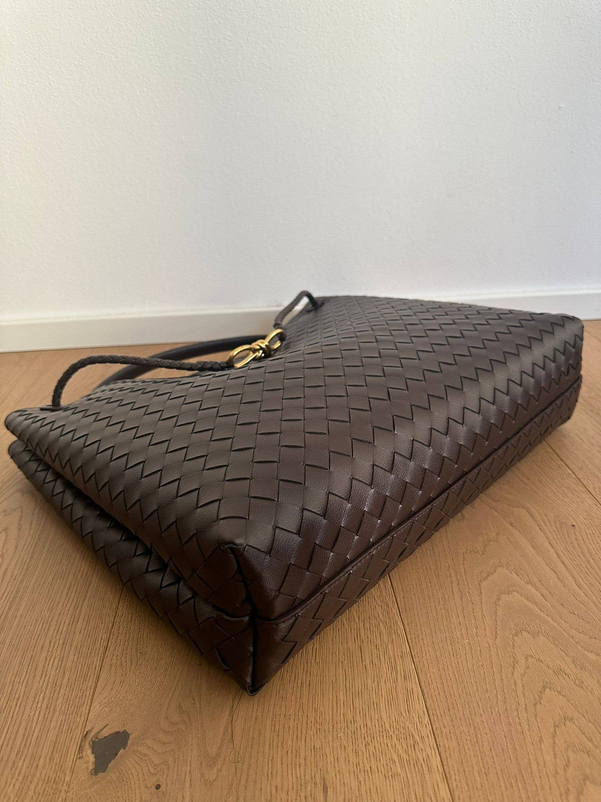 Isa woven leather bag carried on the shoulder