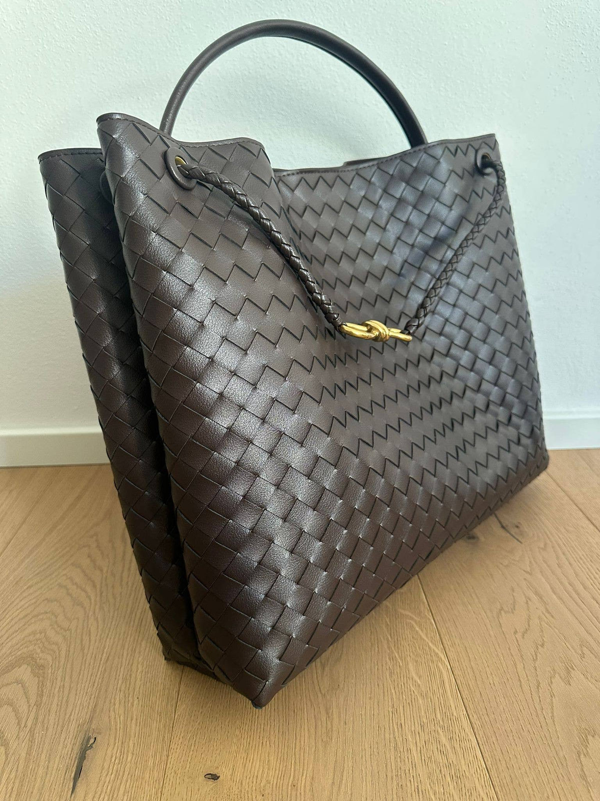 Isa large woven leather bag shown to scale